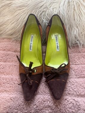 Manolo Blahnik Two-Tone Brown Suede Pointed-Toe Bow Pumps
